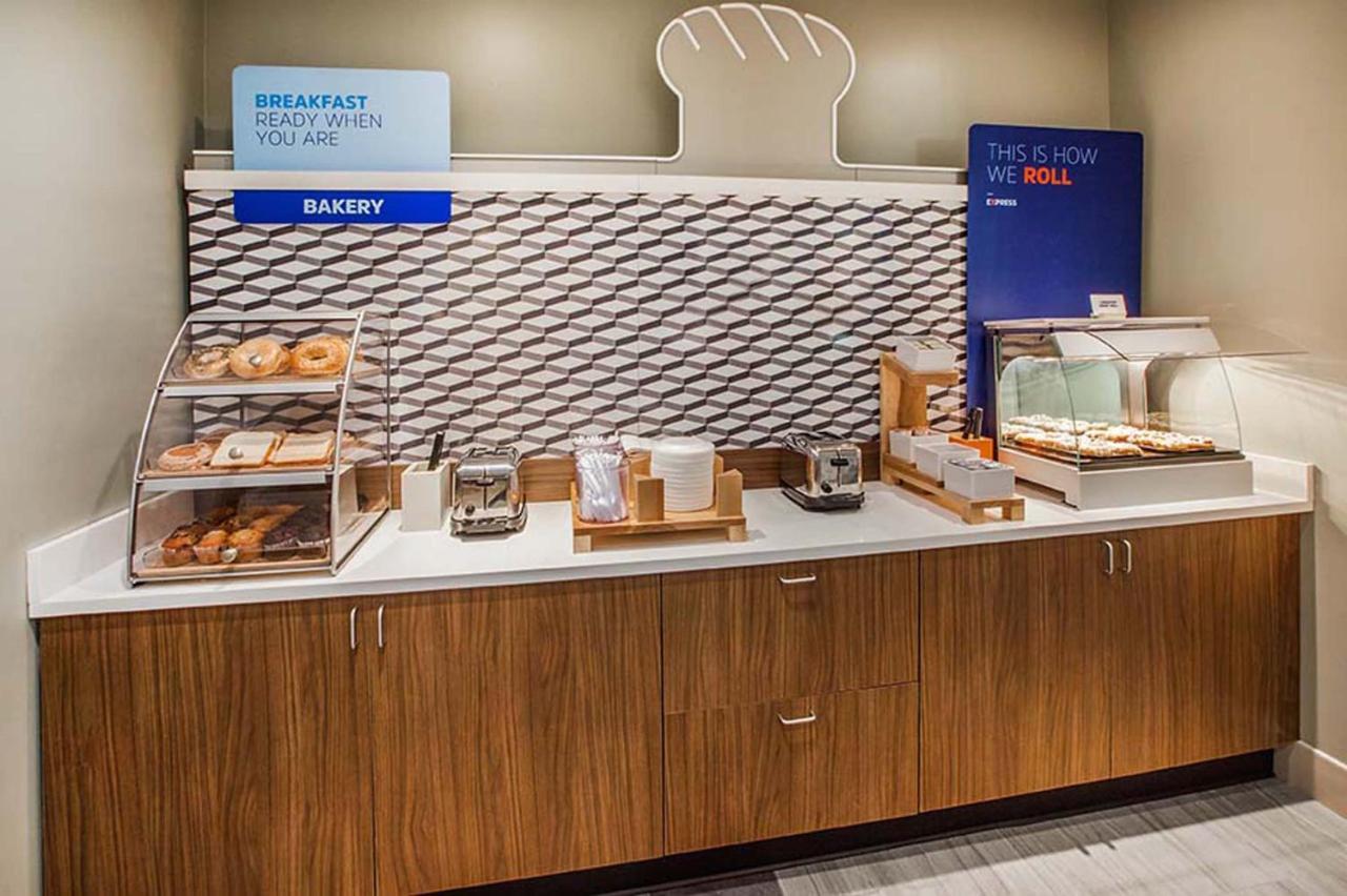 Holiday Inn Express Pittston - Scranton Airport By Ihg Εξωτερικό φωτογραφία
